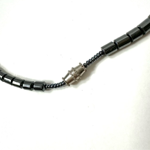 Vintage 80's Hematite Shell Black Beaded Necklace Teardrop Pendant - 20 Inches - Picture 5 of 6